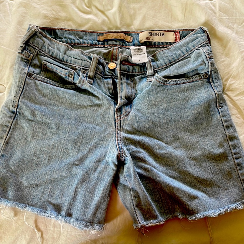 Women’s, Levi’s 515 Shorts. Zipper fly, button top. Great condition, size 4.